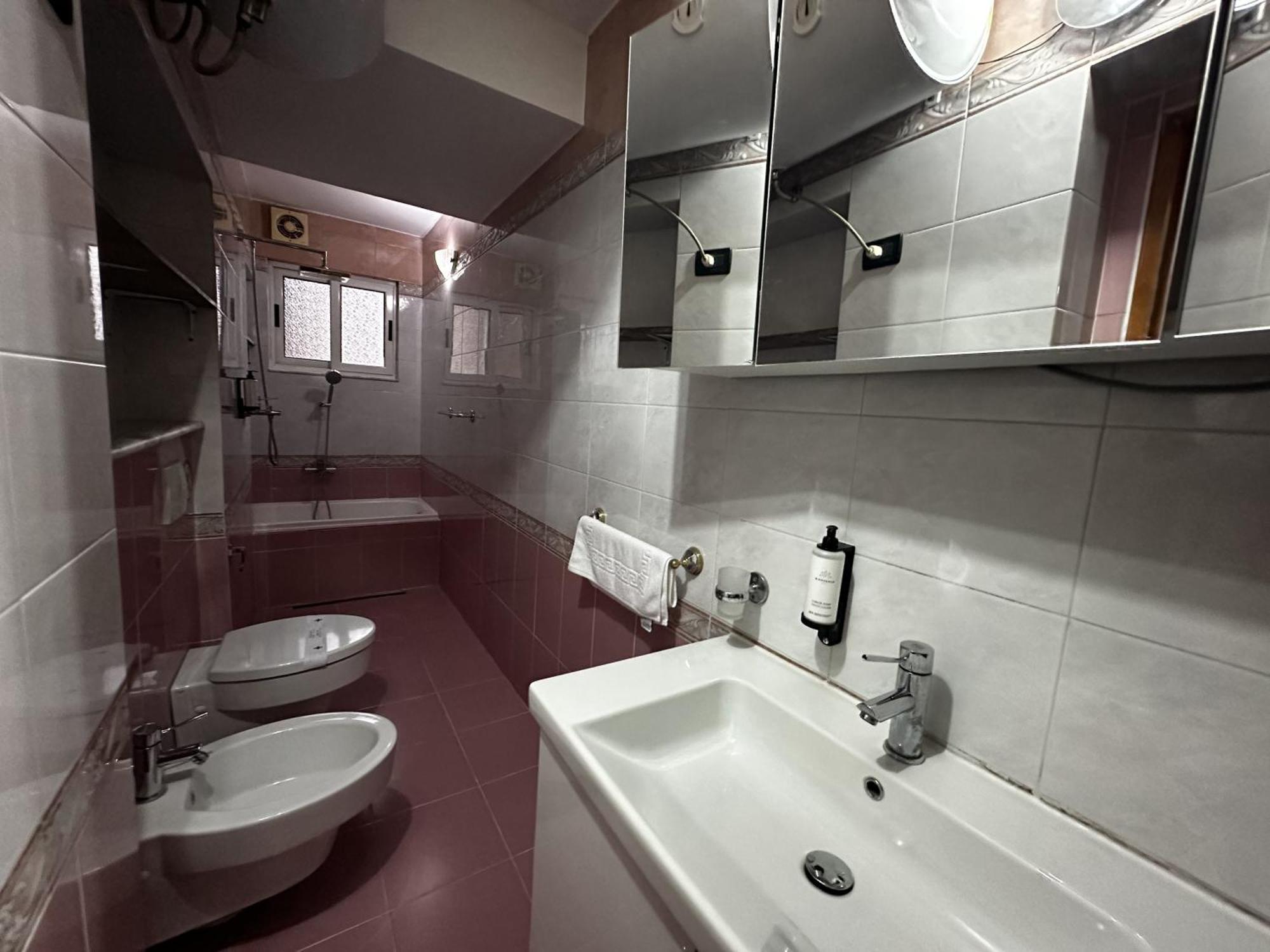 Tirana Treasure: Chic 2Br-Apartment 8Min To Skanderbeg Place Kültér fotó